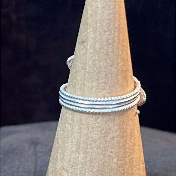 Artistry Tarakashi Collection Sterling Silver Bypass Ring - Picture 4 of 12